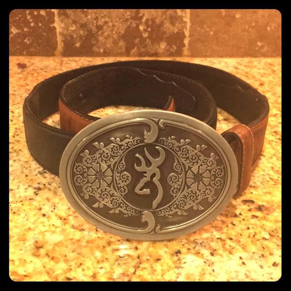 Women’s Browning belt buckle and leather belt.